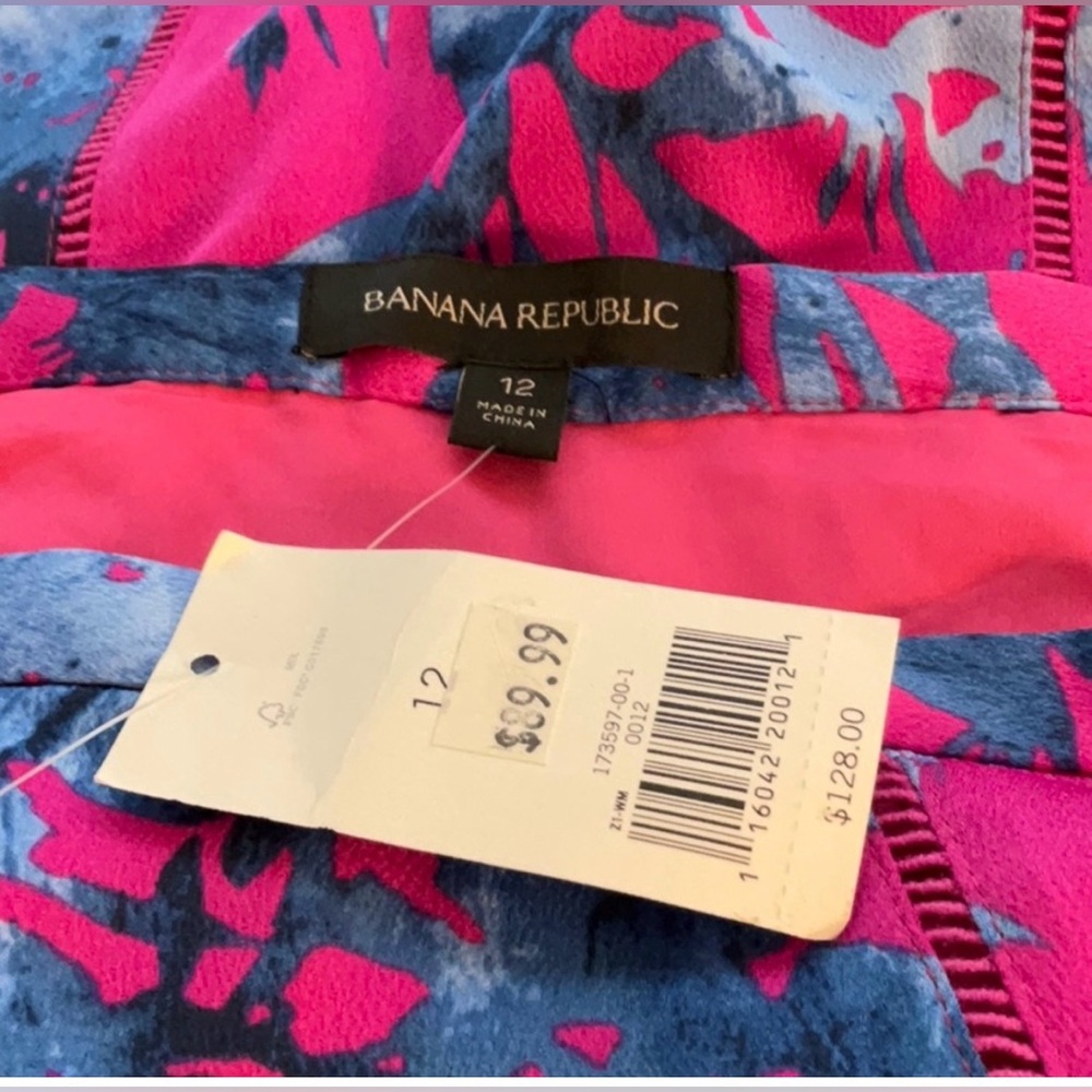 Banana Republic Skirt in Pink and Blue Floral. Size 12 - Picture 3 of 3